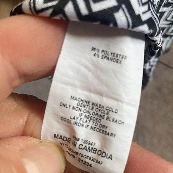 NWT very flattering black/white/gray ladies large blouse - Picture 10 of 10